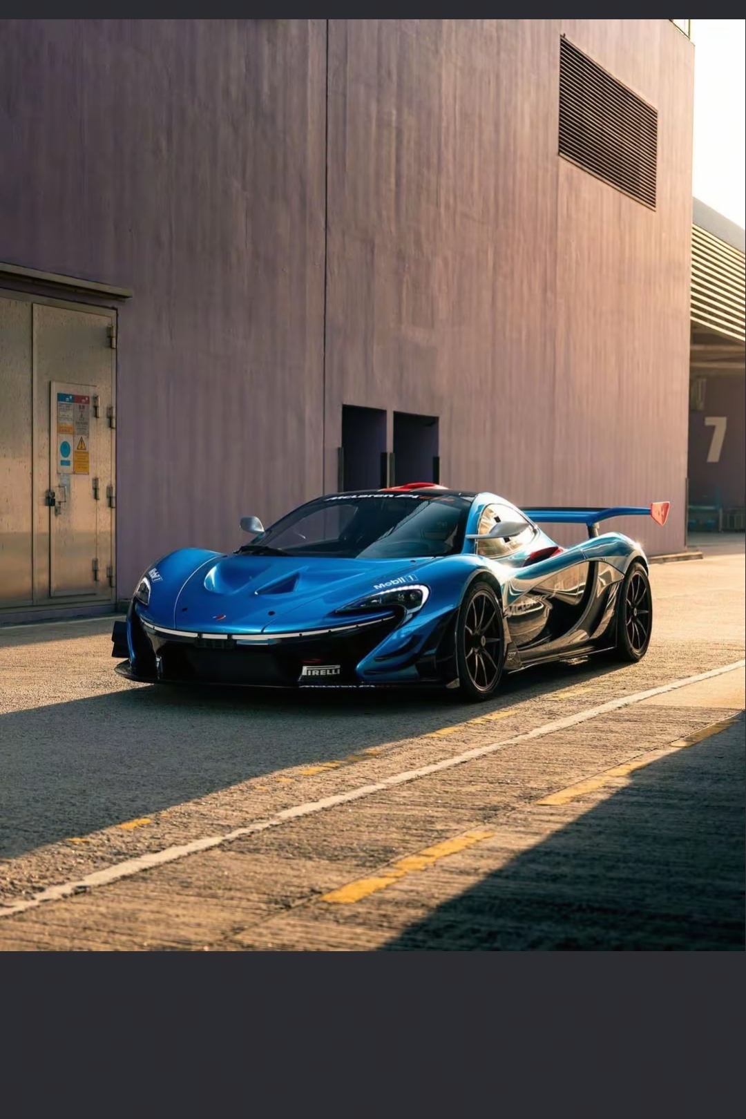 迈凯伦翻盘法拉利，汉密尔顿高光表现