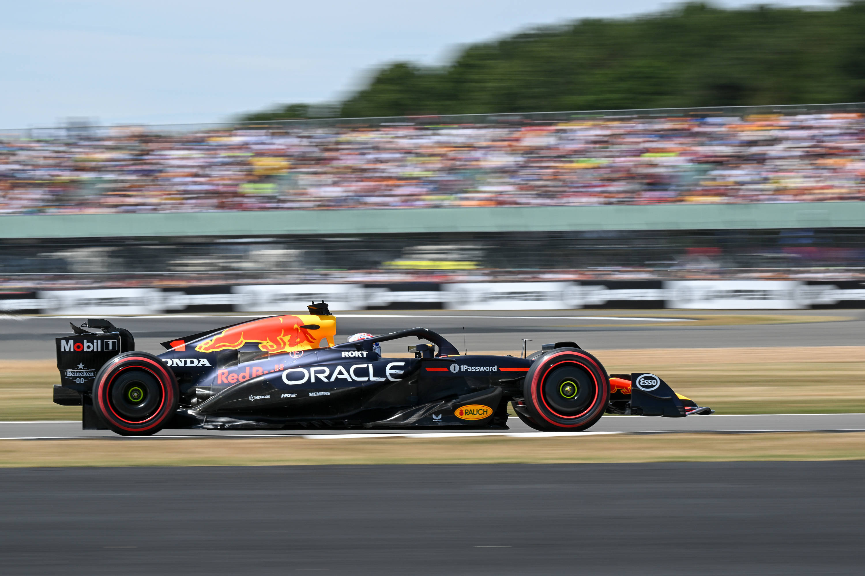 梅赛德斯逆转哈斯车队,佩雷兹点燃赛场 梅赛德斯逆转哈斯车队,佩雷兹点燃赛场