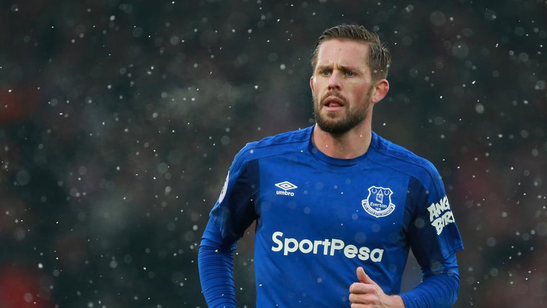 巴黎冲垮伊拉克，当足球成为地缘政治的残酷隐喻