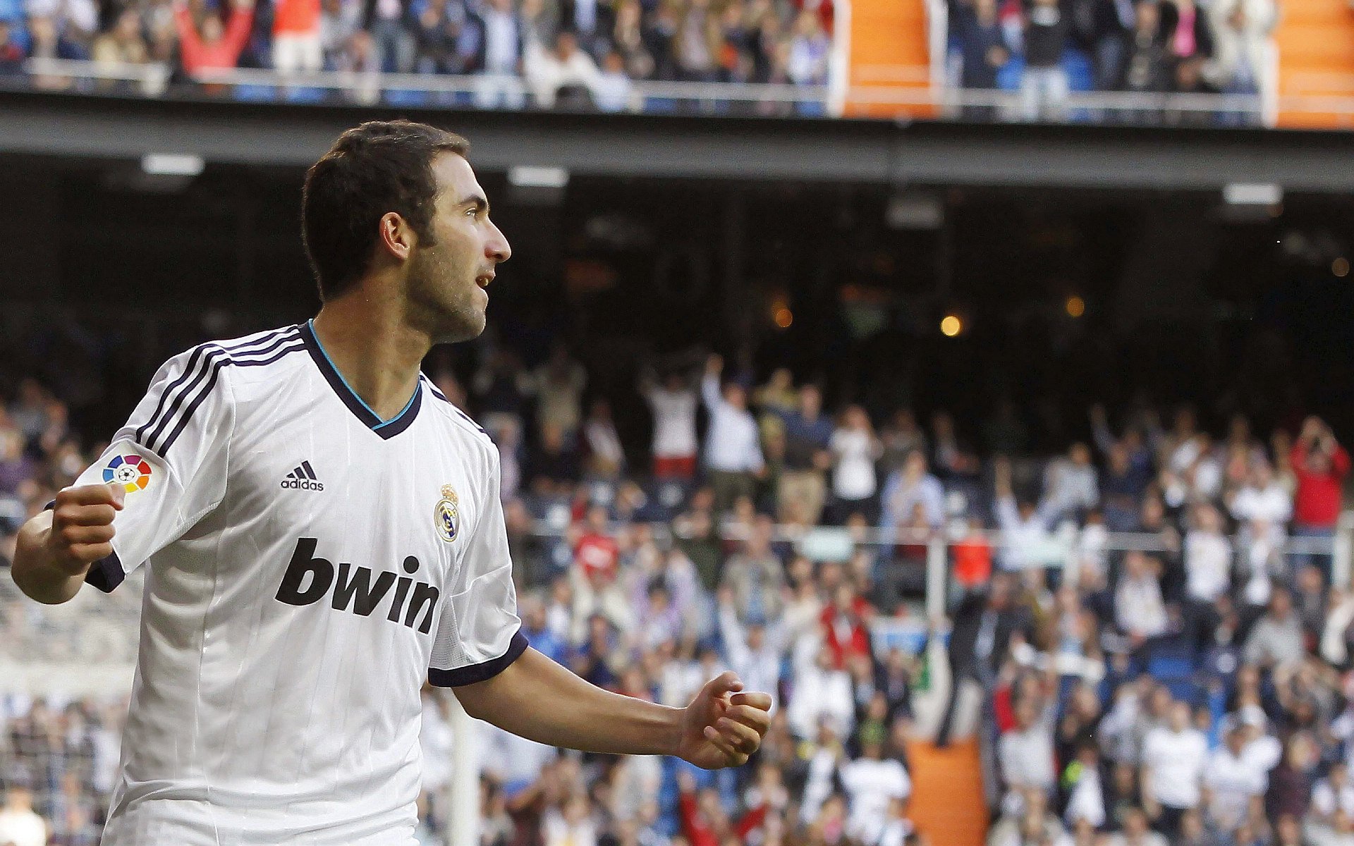 凯恩赛道超车，佛罗伦萨文艺绝杀，当跨界叙事重构胜负法则