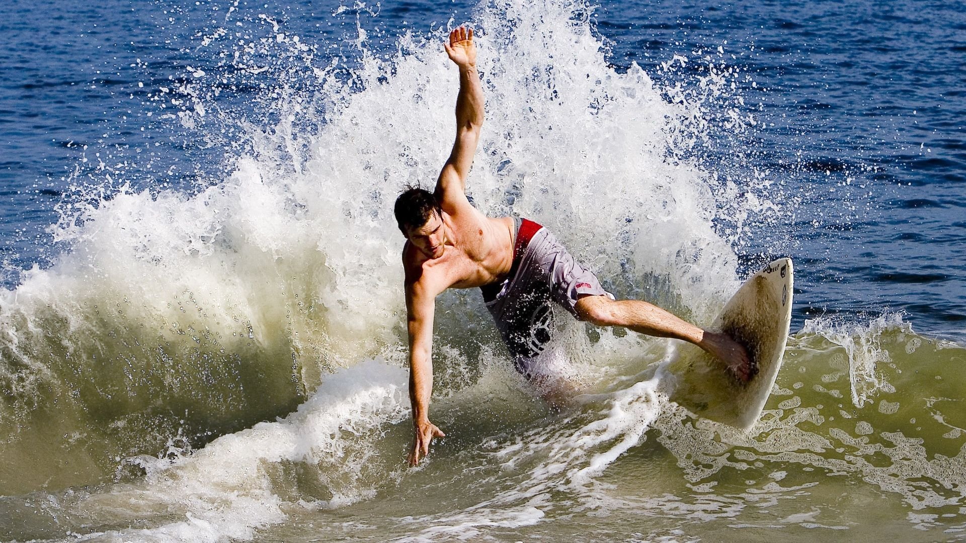 冰与火的救赎，当莱万在世界的尽头踢碎心魔